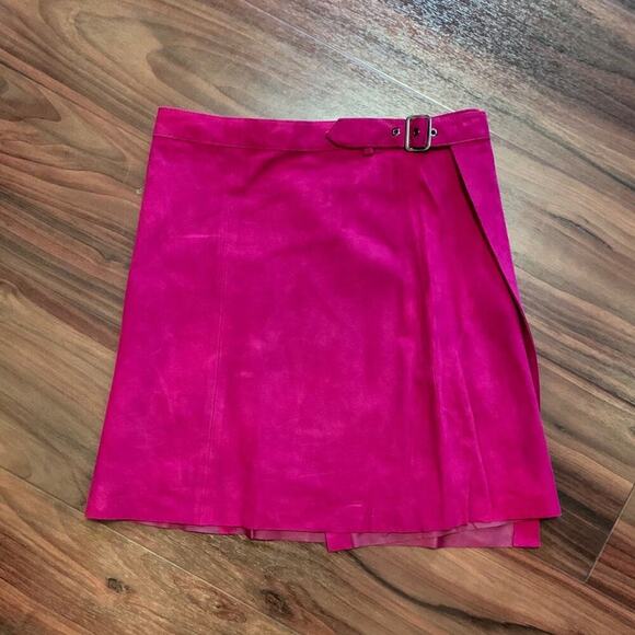Theory Buckle Wrap Skirt in Electric Pink. - Picture 4 of 6